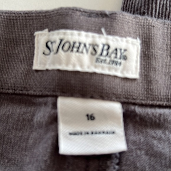 St. John's Bay Corduroy Jean's Straight Leg Size 16 - Picture 3 of 5